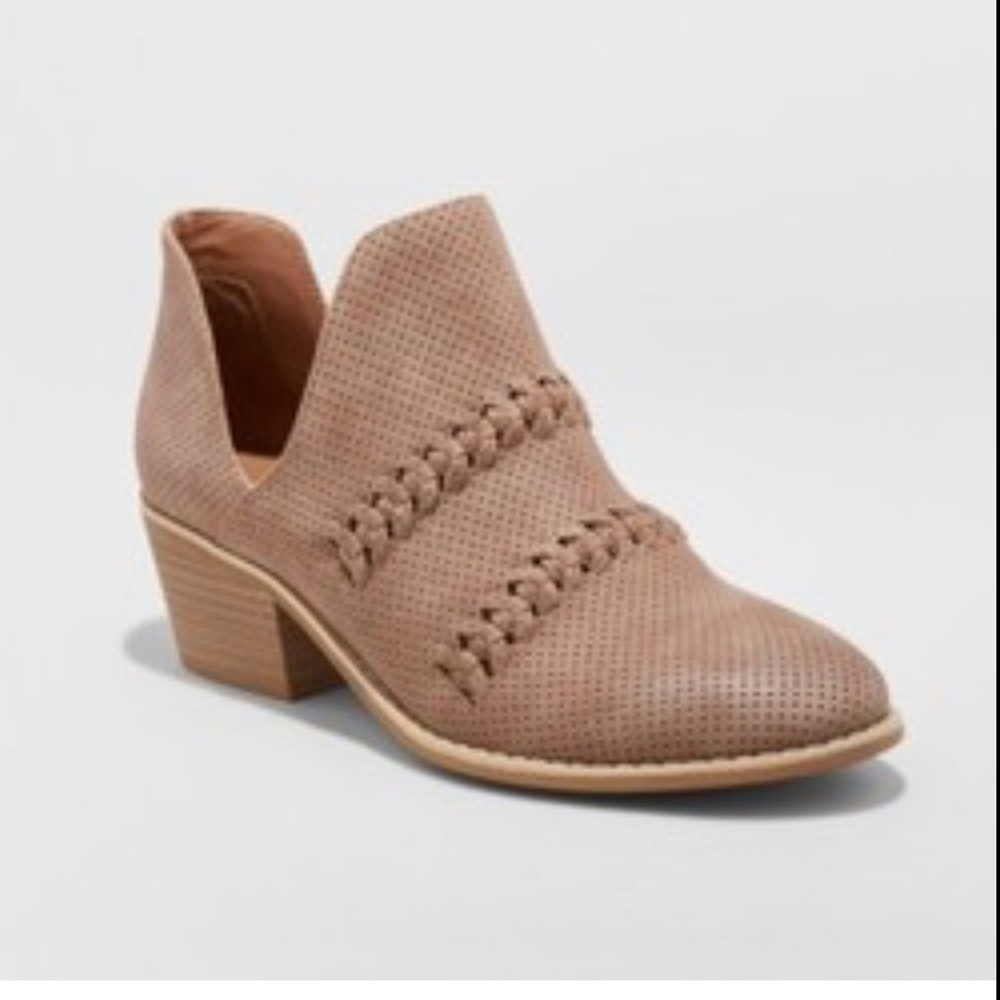 Women’s autumn braided cut out fashion boots